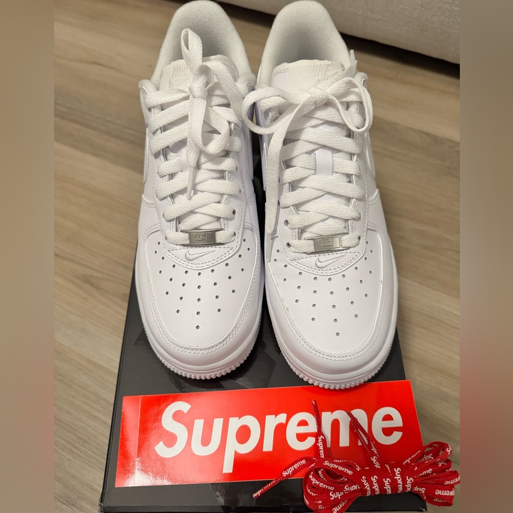 Supreme Nike Air Force 1 Low Box Logo  Sneakers Men’s size 6.5 / Women’s 8 - Picture 3 of 12